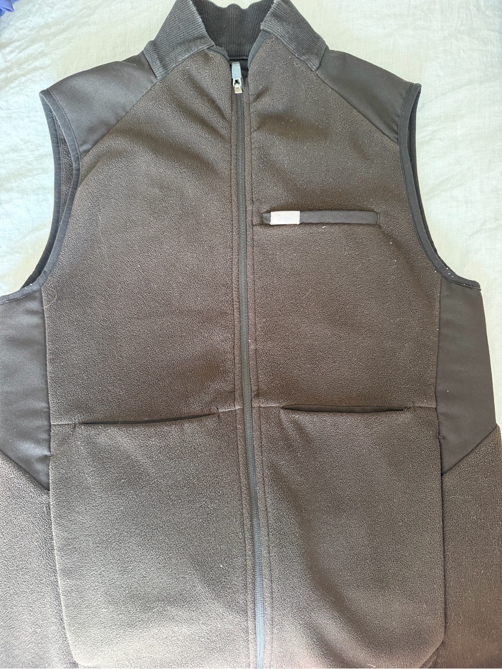 Figs Women’s Black Sleeveless Fleece Vest